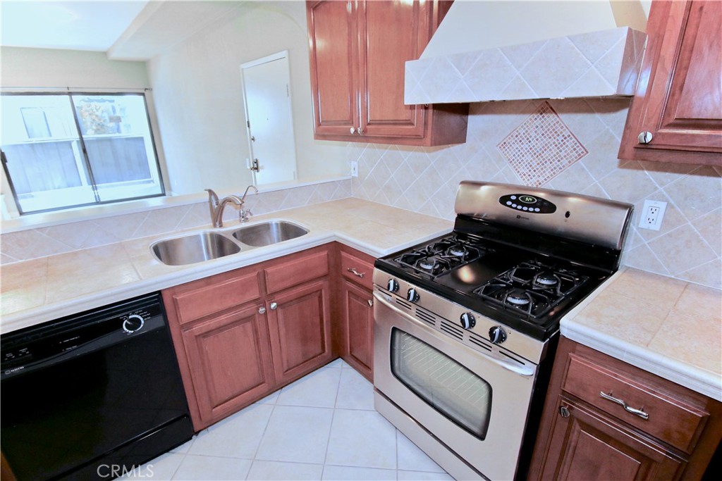 Fully remodeled privately owned apartment-style condominium in large modern gated elevator complex with pool and spa. Double master bedrooms, each with its own attached bath. Kitchen with dishwasher, gas stove, refrigerator, and washer and dryer. Ceramic tile floors, recessed lighting, fresh paint, living room with gas fireplace and sliding glass door to fenced patio, formal dining room, central heat and air, and two tandem parking spaces in gated subterranean parking area. $2995/m base rent, less $300/m discount with 12 month lease.