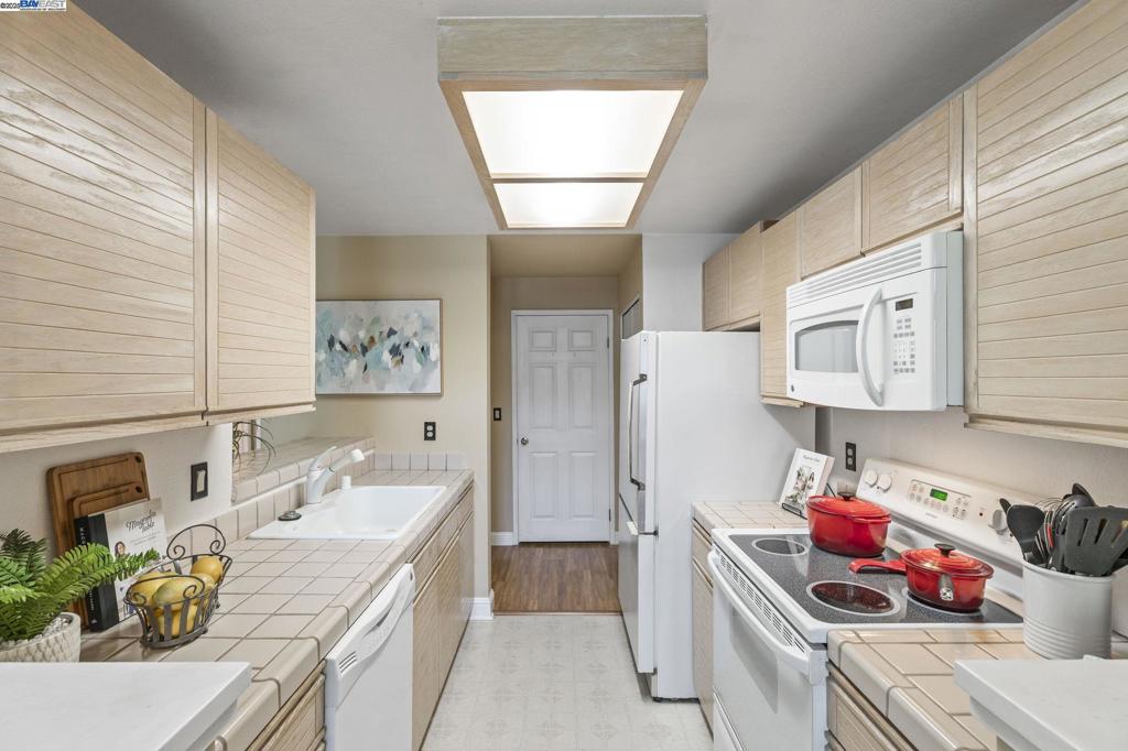 CANYON MEADOWS - Residential