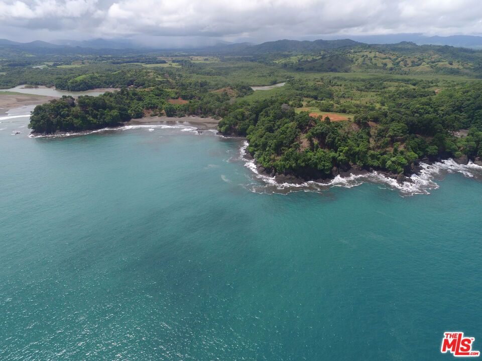 1 The Isla Panama