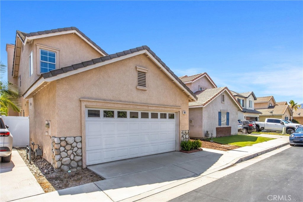 Photo of 921 Blossomcreek Ln LN, Corona, CA 92878 (MLS # IG26182503)