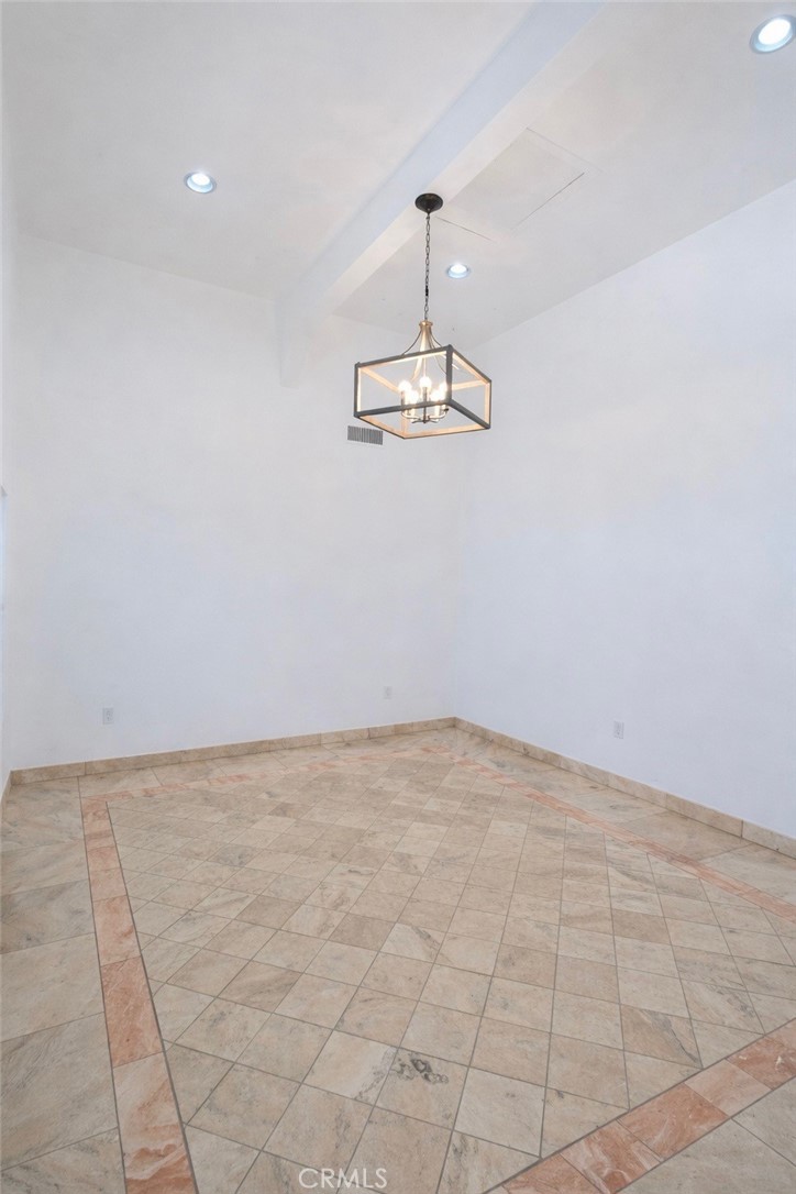 1120 S Nantes Avenue