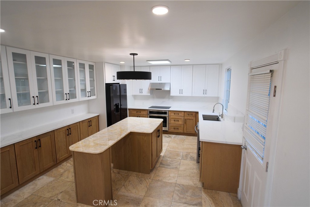 1120 S Nantes Avenue