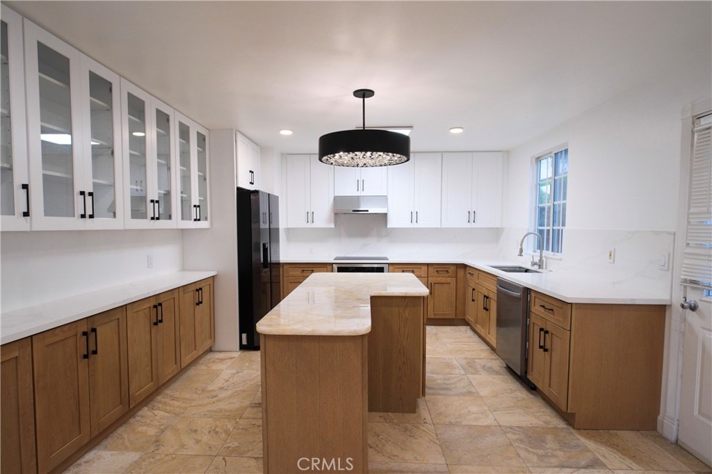 1120 S Nantes Avenue