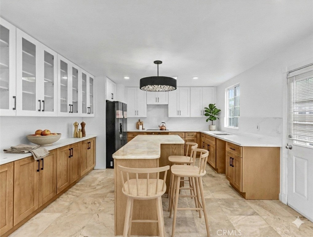 1120 S Nantes Avenue