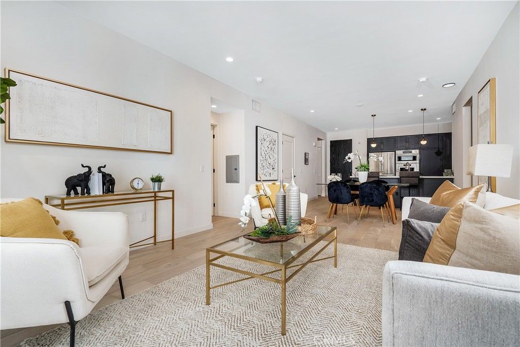 Photo of 1333 S Orange Grove Avenue #201, Los Angeles, CA 90019 (MLS # PF25239672)