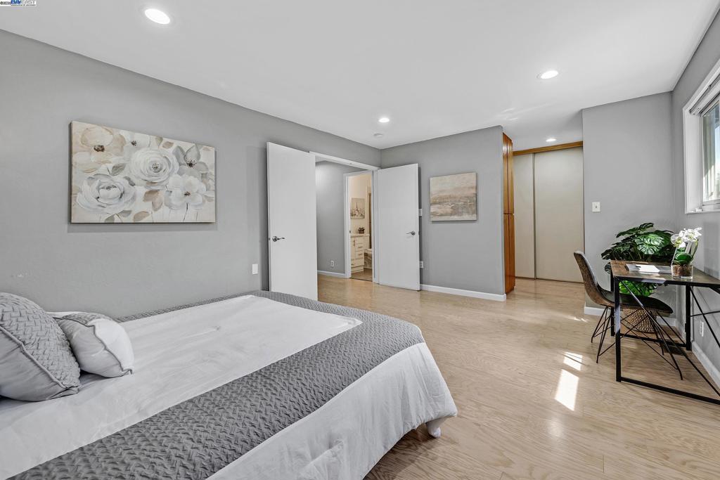 WASHINGTON MANOR - Residential
