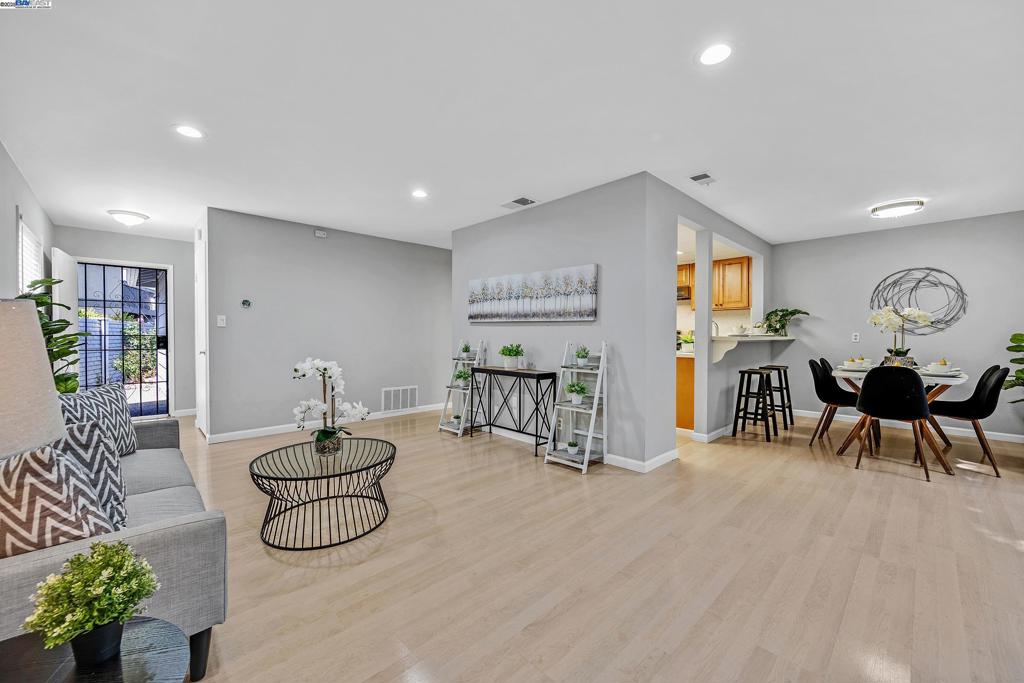 WASHINGTON MANOR - Residential