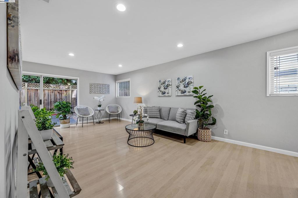 WASHINGTON MANOR - Residential