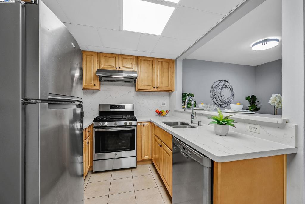 WASHINGTON MANOR - Residential