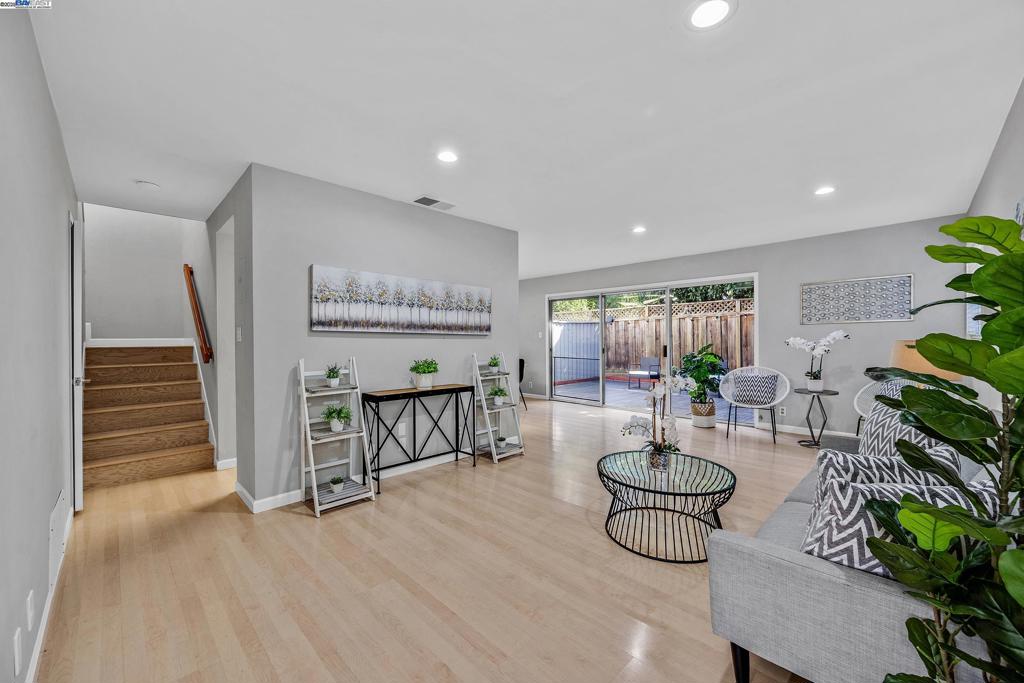 WASHINGTON MANOR - Residential