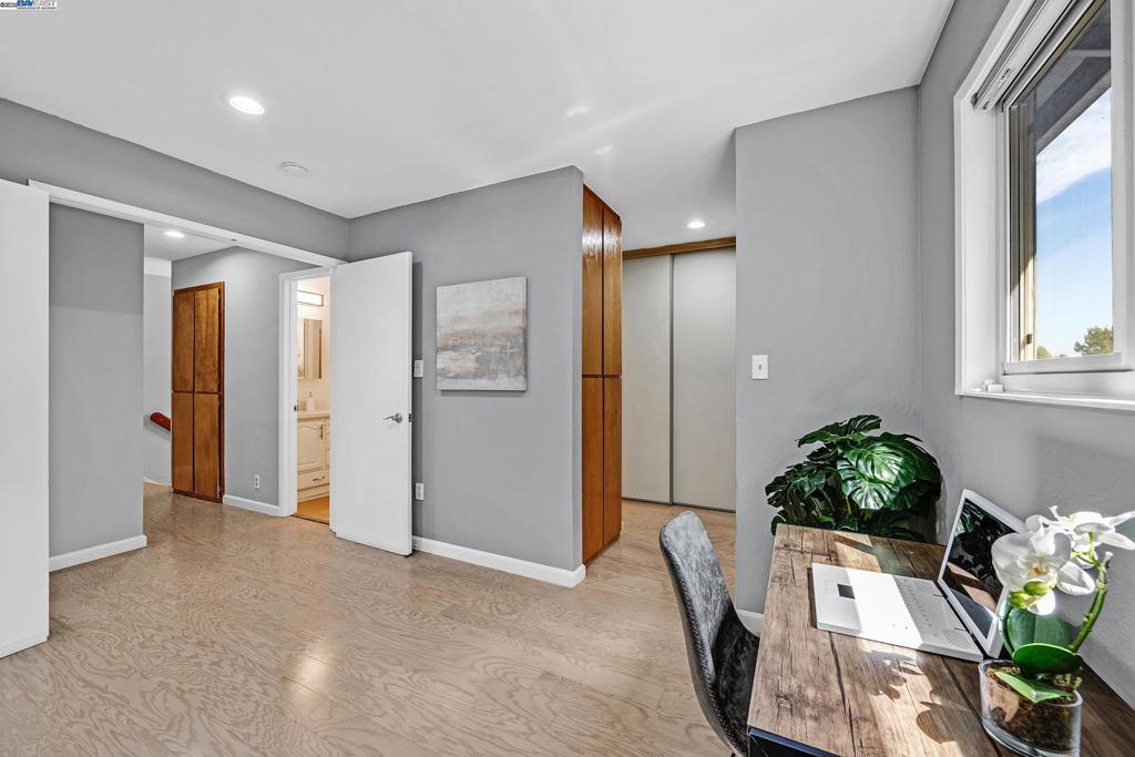 WASHINGTON MANOR - Residential