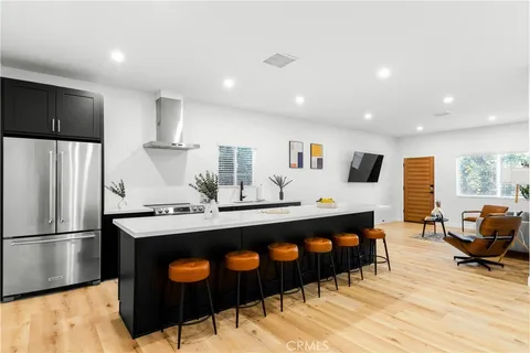 925 E 65th Street, Inglewood, CA 90302 - MLS#: CV25242223