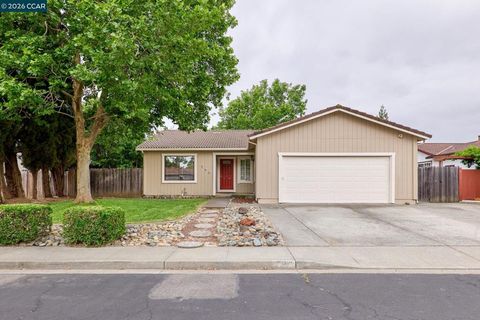Photo of 743 Scottsdale Dr Dr, Vacaville, CA 95687 (MLS # 41132682)