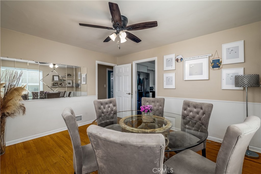 5922 N Vista