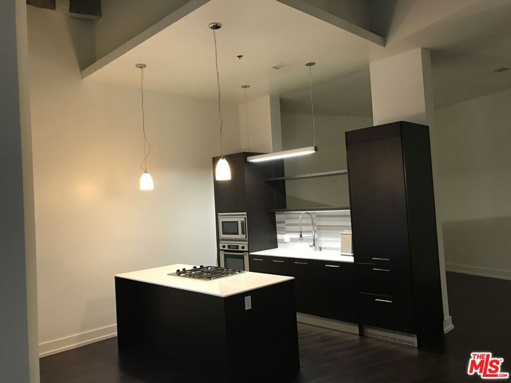 Photo of 727 W 7th Street #1223, Los Angeles, CA 90017 (MLS # 25609983)