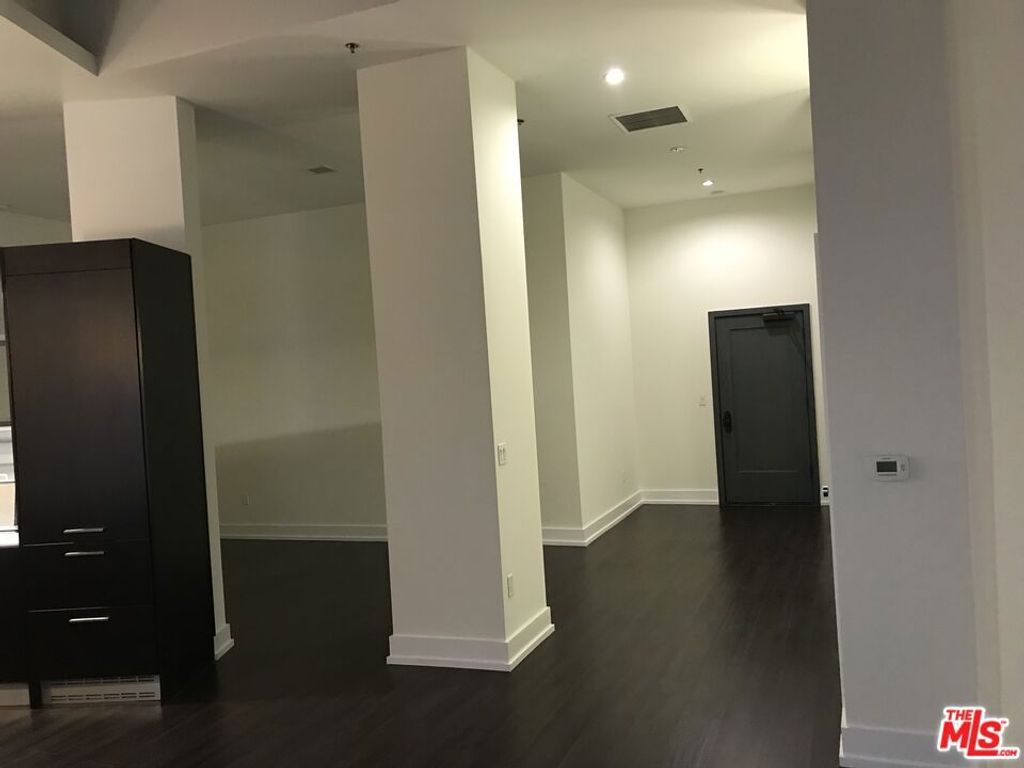 Photo of 727 W 7th Street #1223, Los Angeles, CA 90017 (MLS # 25609983)