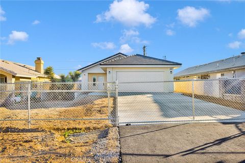 Photo of 16443 Pine Street, Hesperia, CA 92345 (MLS # HD25156308)