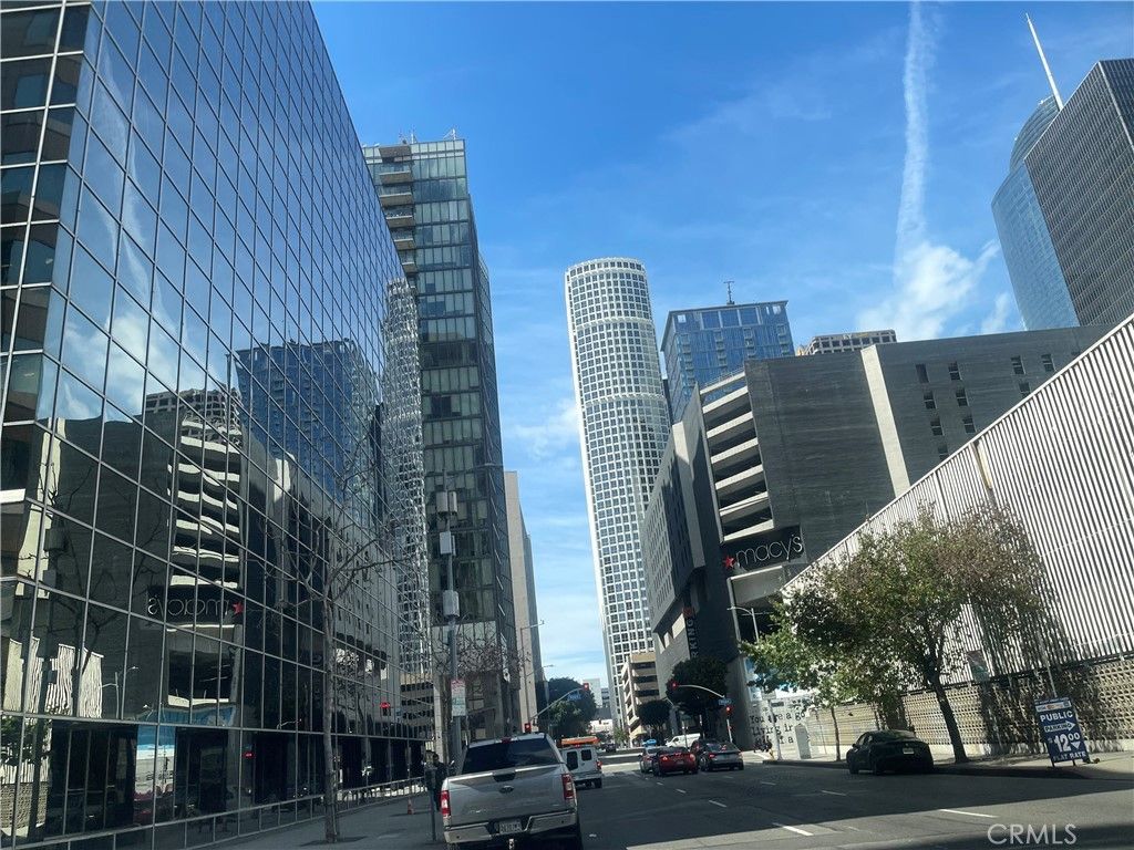 Photo of 801 S Grand Avenue #1608, Los Angeles, CA 90017 (MLS # AR25145760)