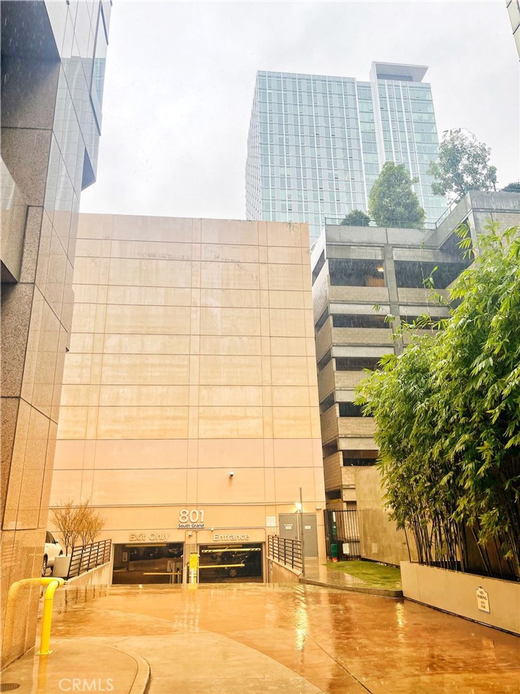 Photo of 801 S Grand Avenue #1608, Los Angeles, CA 90017 (MLS # AR25145760)