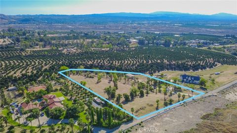 Photo of 32265 Sapphire Ave, Mentone, CA 92359 (MLS # OC25247602)