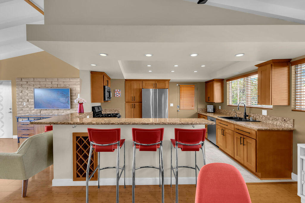 69850 Highway 111 260