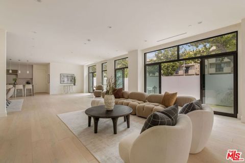 Photo of 425 N Palm Drive #101, Beverly Hills, CA 90210 (MLS # 26839383)