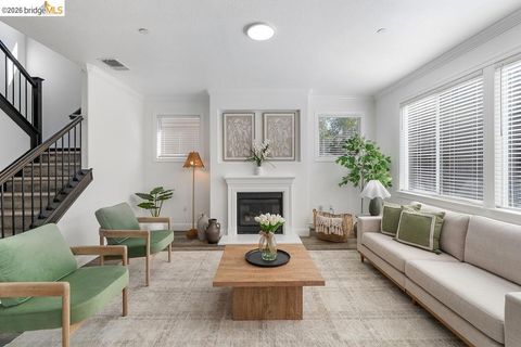 Photo of 87 Greystone Pl, Pittsburg, CA 94565 (MLS # 41128060)