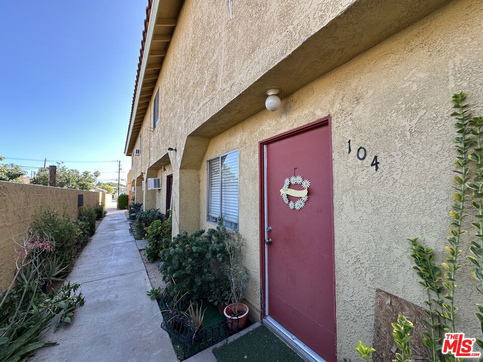 211 W Mountain View Avenue