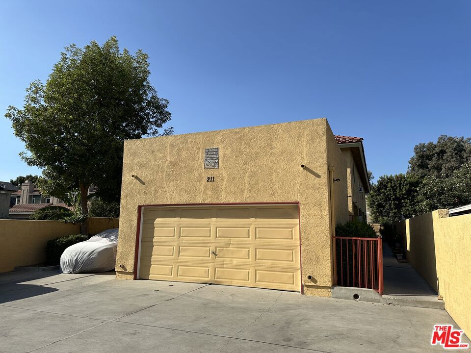 211 W Mountain View Avenue