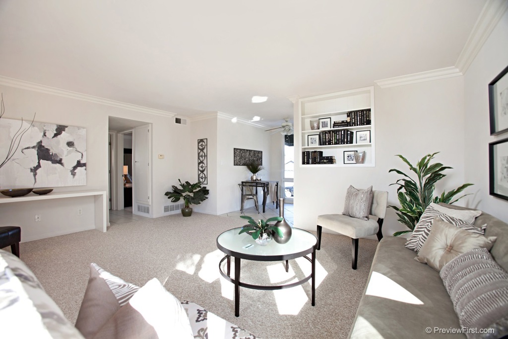 Picture perfect in the middle of everything that trendy North Park has to offer. Sunny and bright LARGE unit in a lovely and well kept complex. Complete with a garage and storage space, your perfect home awaits. Neighborhoods: NORTH PARK Equipment: Range/Oven Other Fees: 0 Sewer: Sewer Connected Topography: LL