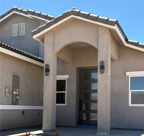 Photo of 13928 Patomac Road, Apple Valley, CA 92307 (MLS # IV26130115)