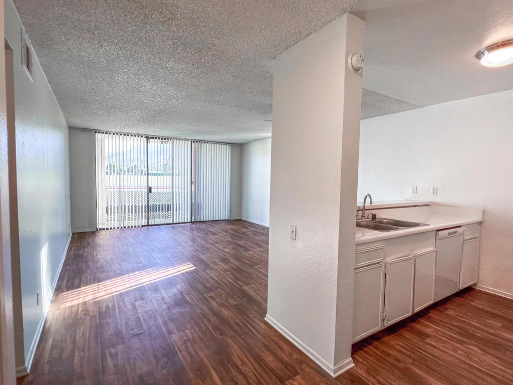 Live the Palm Springs dream at Tennis Court Apartments, where comfort, convenience, and style come together in one perfect package. This 1 bedroom 1 bathroom unit is on the ground floor with a private patio located off the living room.Enjoy a range of amenities including 3 tennis courts, a refreshing pool and spa, secure gated entry, laundry facilities, underground parking, and stunning mountain views that make every day feel like a getaway. Whether you're relaxing at home or exploring vibrant downtown, Tennis Court Apartments offers the perfect place to call home.