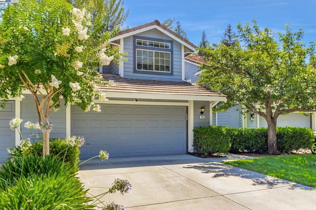 Photo of 385 Kensington Cmn, Livermore, CA 94551 (MLS # 41114639)