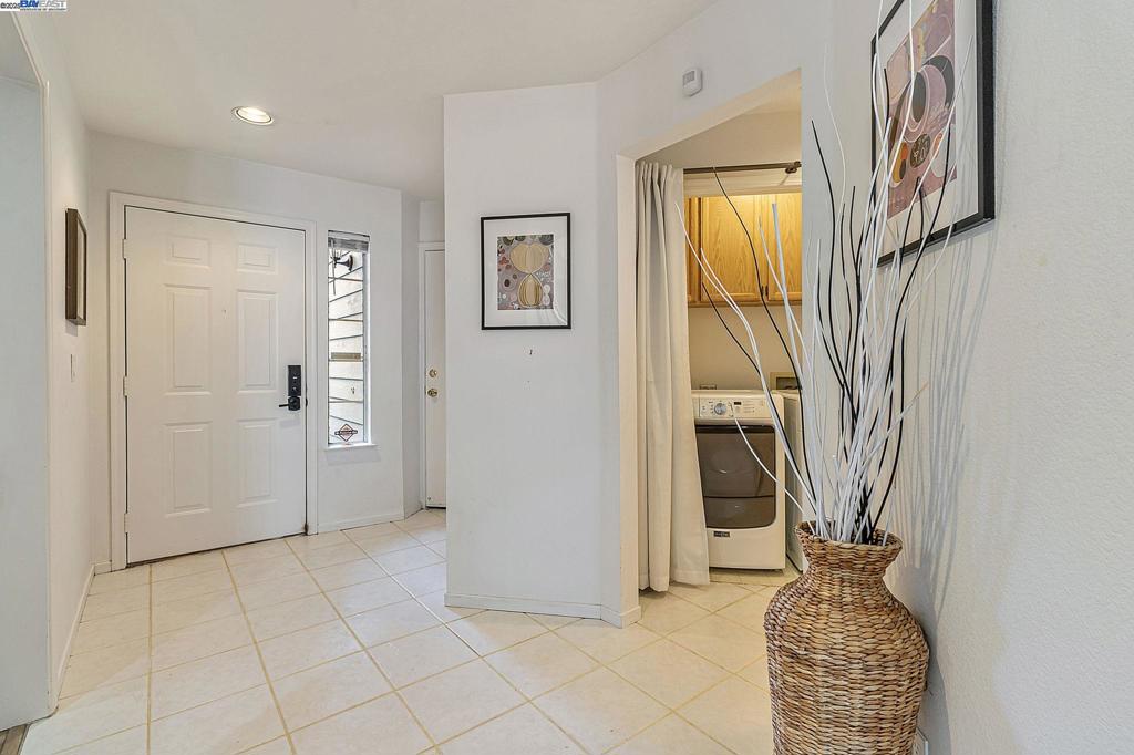 385 Kensington Cmn