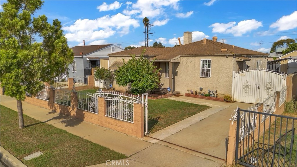 Remodeled Starter Home in Los Angeles
Welcome to this beautifully updated 2-bedroom, 1-bath home offering just under 1,000 sq. ft. of living space on a 5,000+ sq. ft. lot. Perfectly priced and move-in ready, this home is ideal for first-time buyers seeking comfort and convenience.
Inside, you’ll find recessed lighting, quartz countertops, laminate flooring, and updated windows that bring in plenty of natural light. The open layout, stylish kitchen, and refreshed bath create a warm and modern feel throughout.
The spacious lot provides room to garden, entertain, or even expand. This home combines charm, value, and opportunity in one. Professional photos to follow.