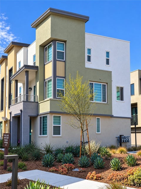 Photo of 27007 Tanager LN, Valencia, CA 91381 (MLS # SR26178536)