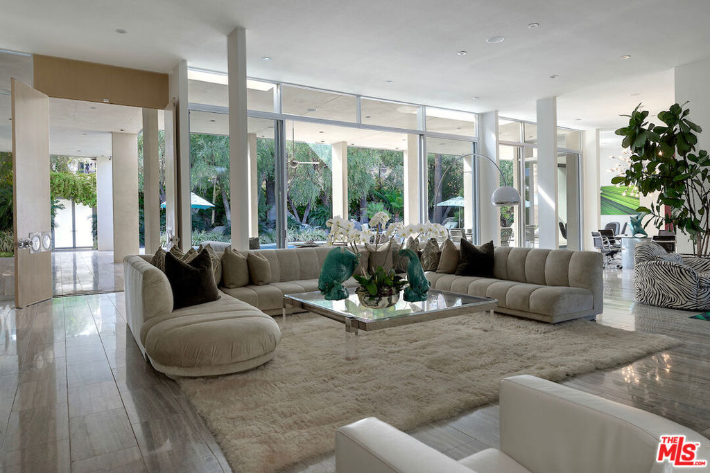 500 W Crescent Drive