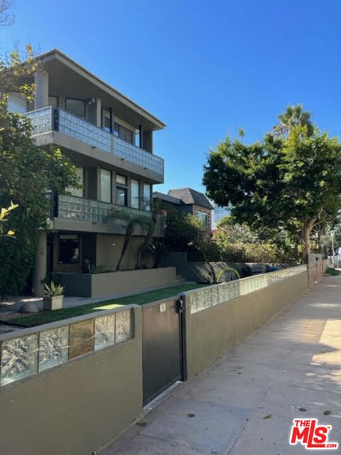 Photo of 20 28TH Avenue #B, Venice, CA 90291 (MLS # 26635527)