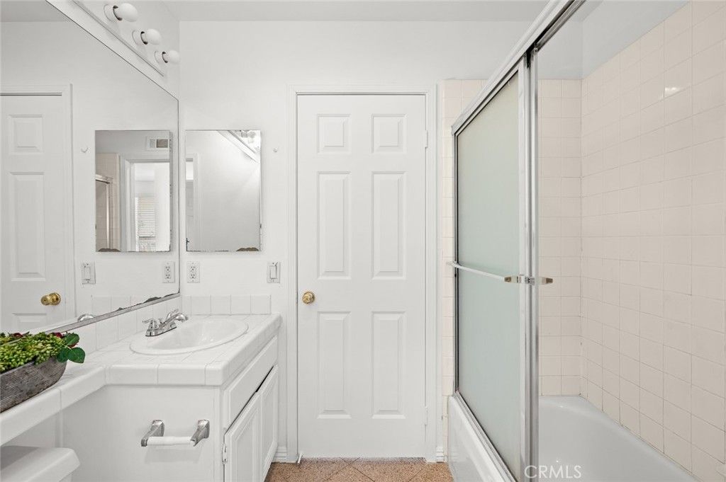 listing image 130721907879996924956