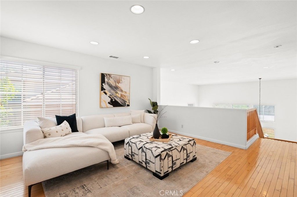 listing image 130723788743048921813