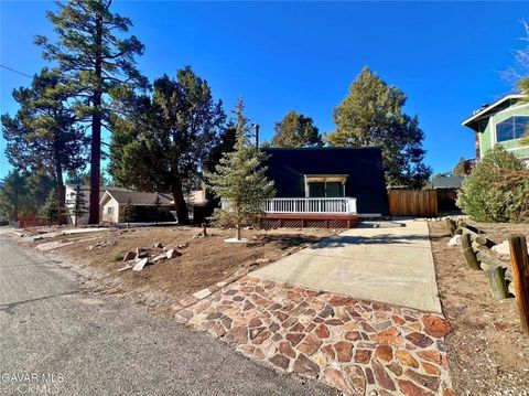 Photo of 1027 Pine Mountain Dr, Big Bear City, CA 92314 (MLS # SR26029022)