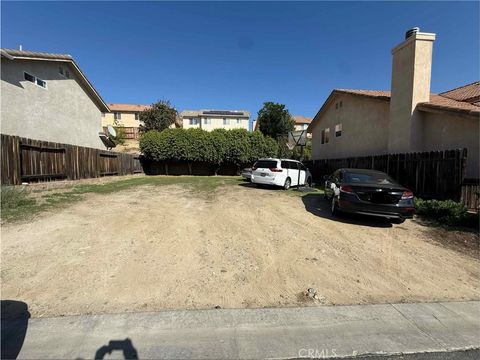 Photo of 11852 N Birch Grove, Sylmar, CA 91342 (MLS # SR25254821)