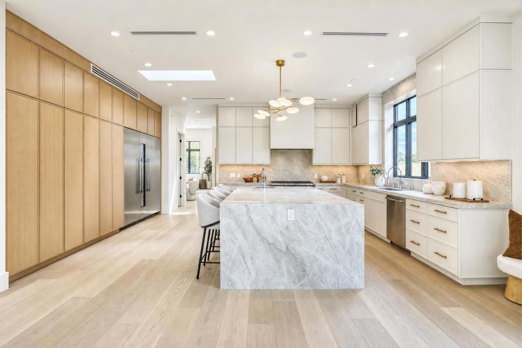 979 Lawrence Lane