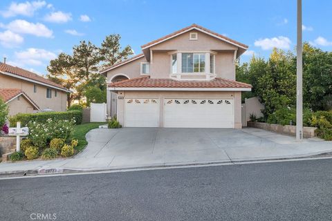Photo of 28723 Park Woodland Place, Saugus, CA 91390 (MLS # SR25220776)