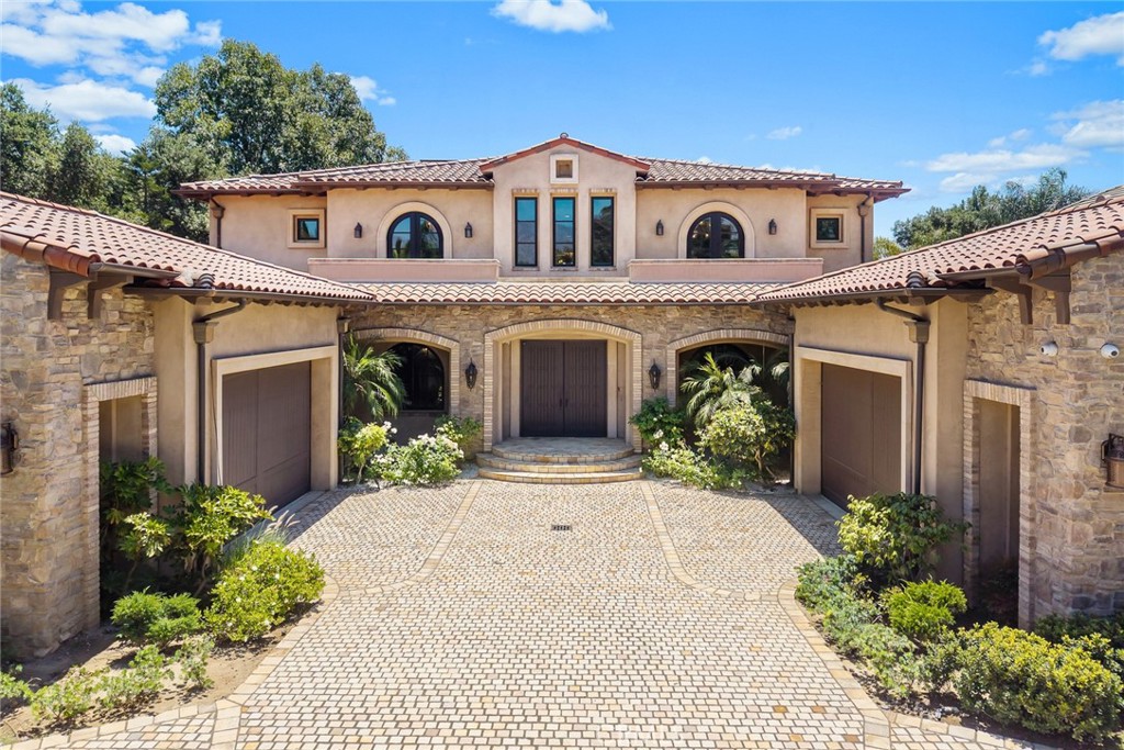 330 W Le Roy Avenue