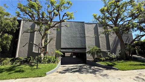 Photo of 447 W Elk Avenue, Glendale, CA 91204 (MLS # SR25151874)