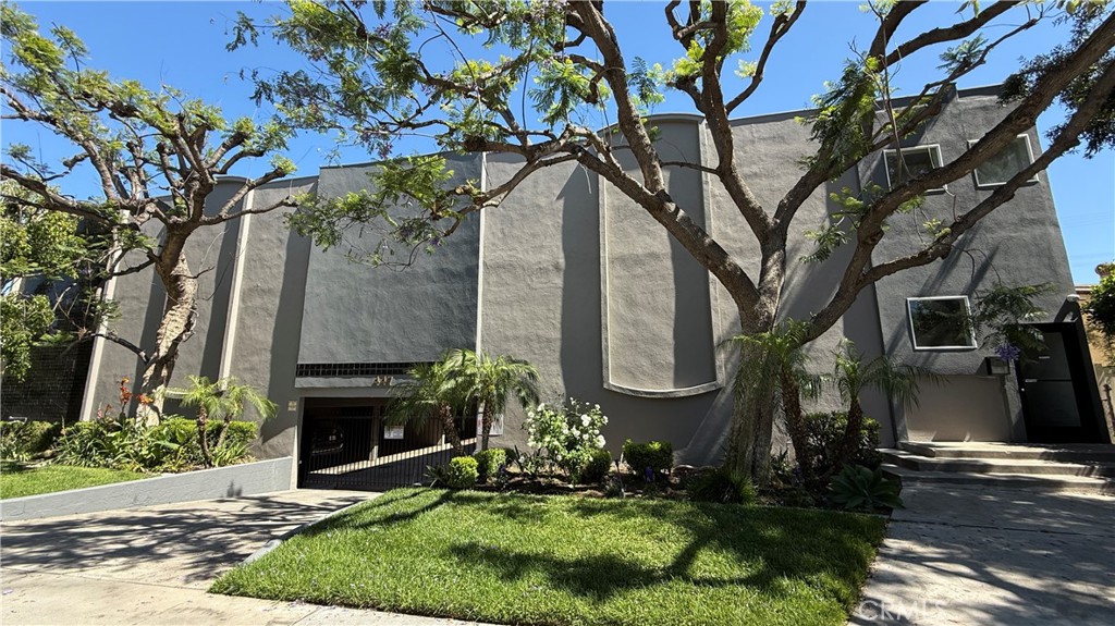 447 W Elk Avenue