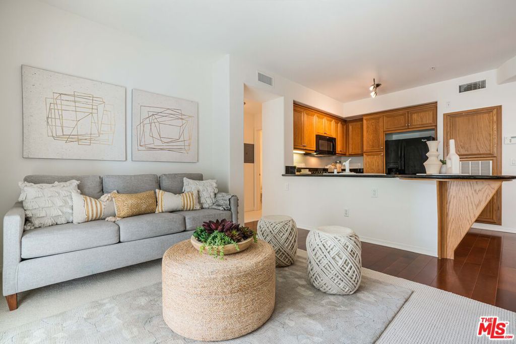 13044 Pacific Promenade 220