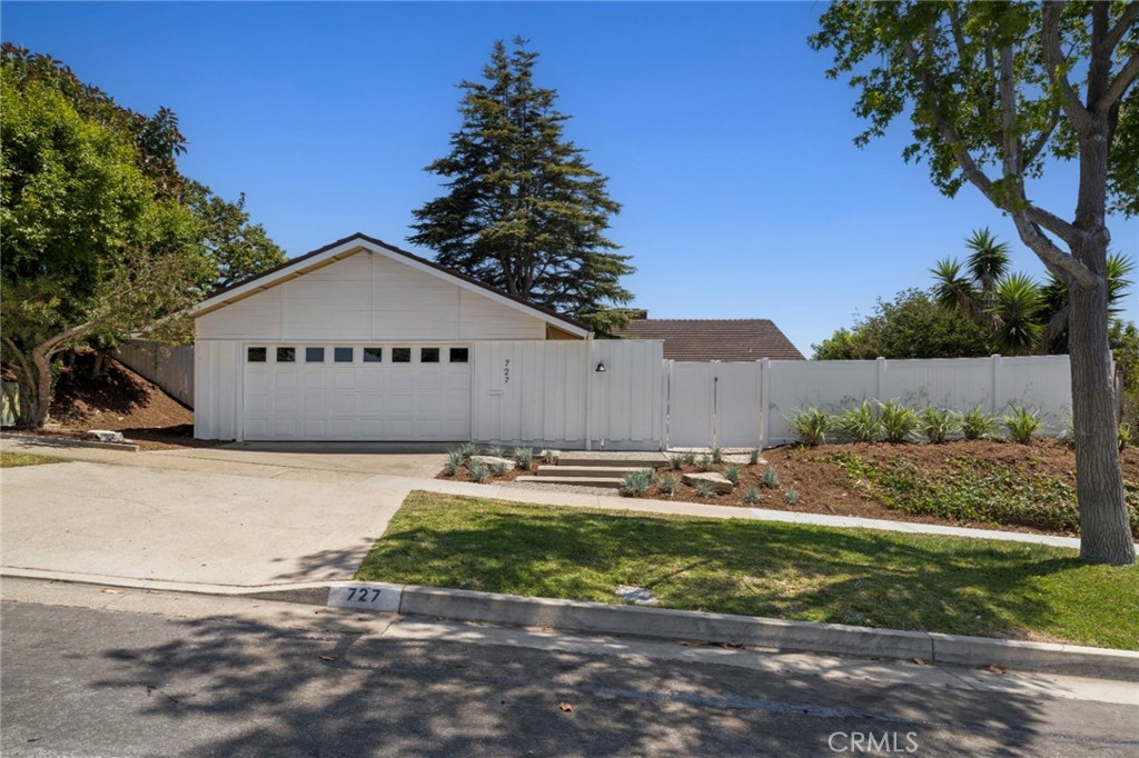 727 Bellis Street