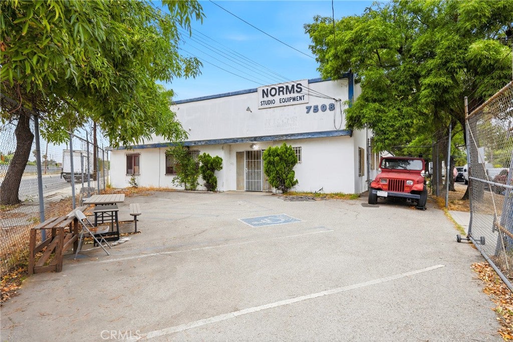 7508 San Fernando Road